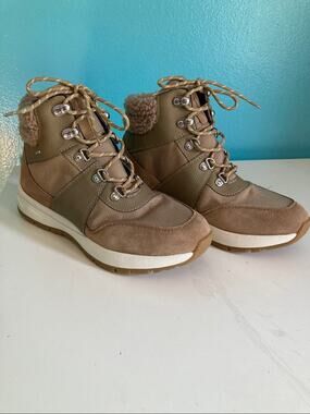 Geox D Braies B ABX Womens Hiking Winter Boots Waterproof Size 38 Light Olive